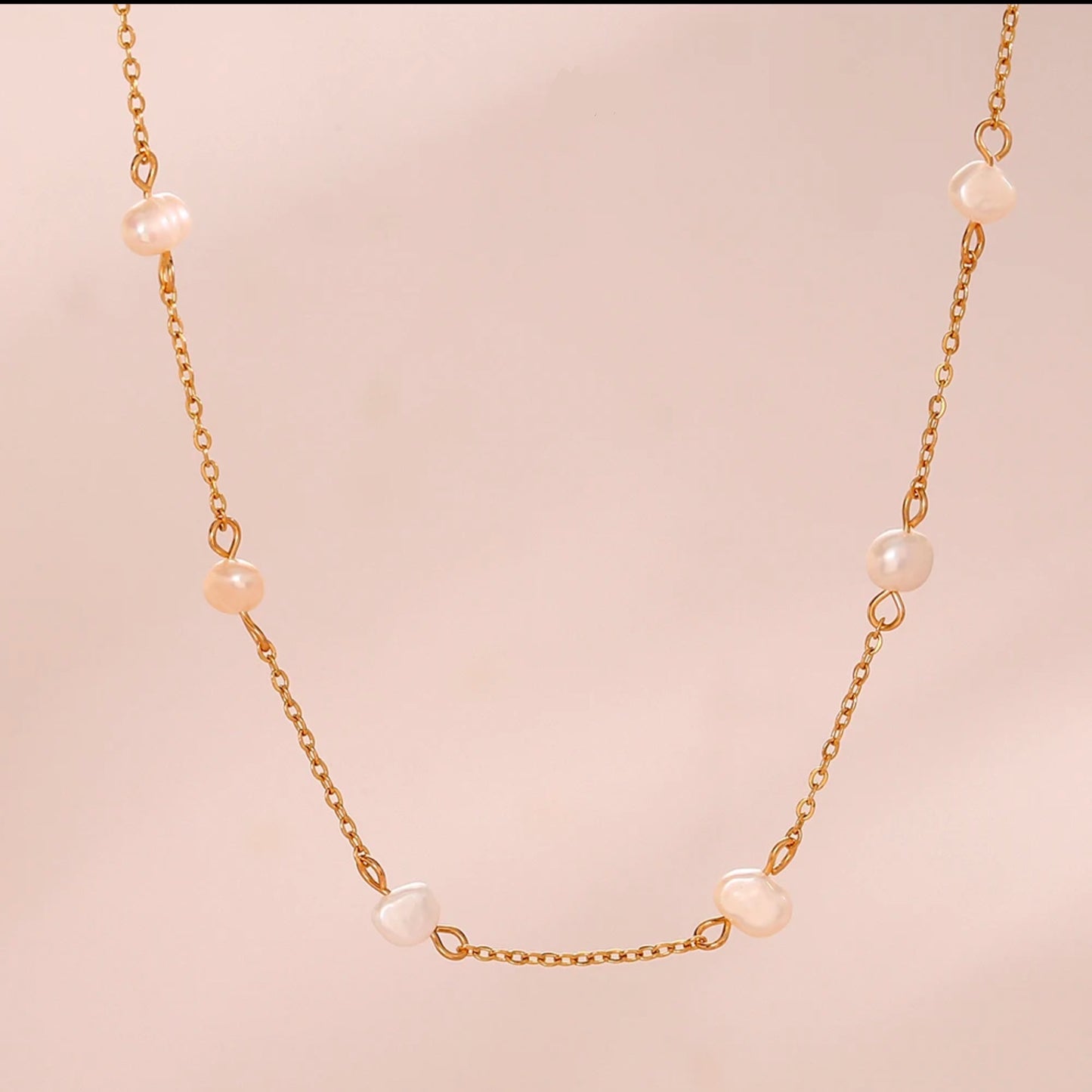Spread Pearl Necklace