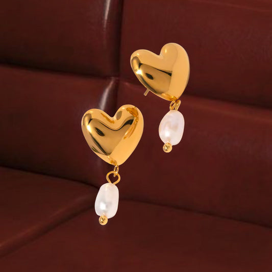 Dangling Pearl Heart Earring