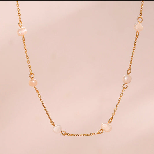 Spread Pearl Necklace